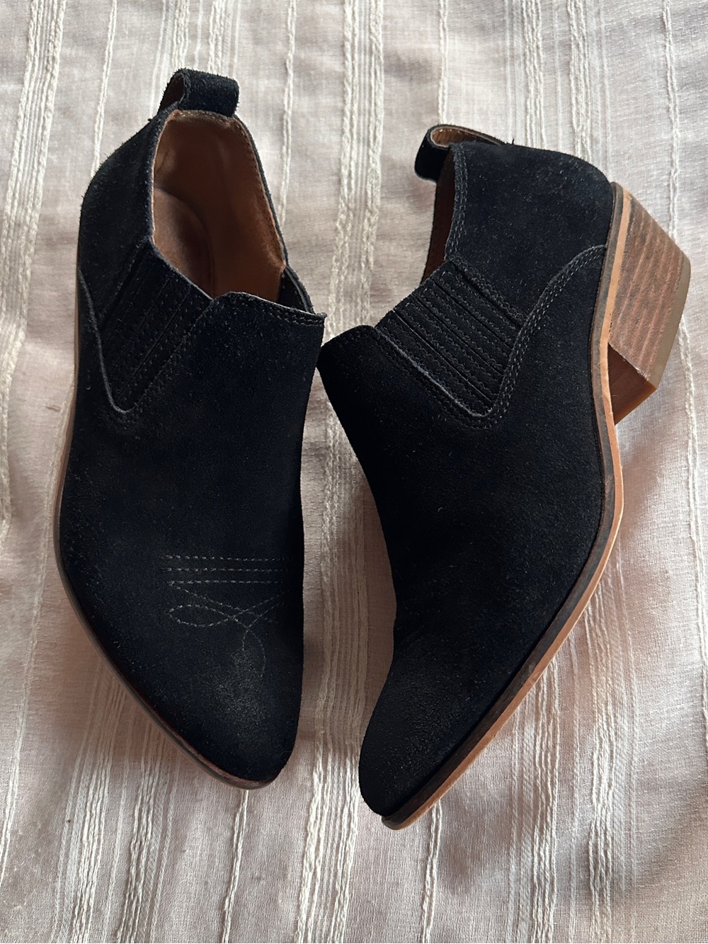Frye and Co Rubie Black Suede Western Slip On Ankle Booties | 7